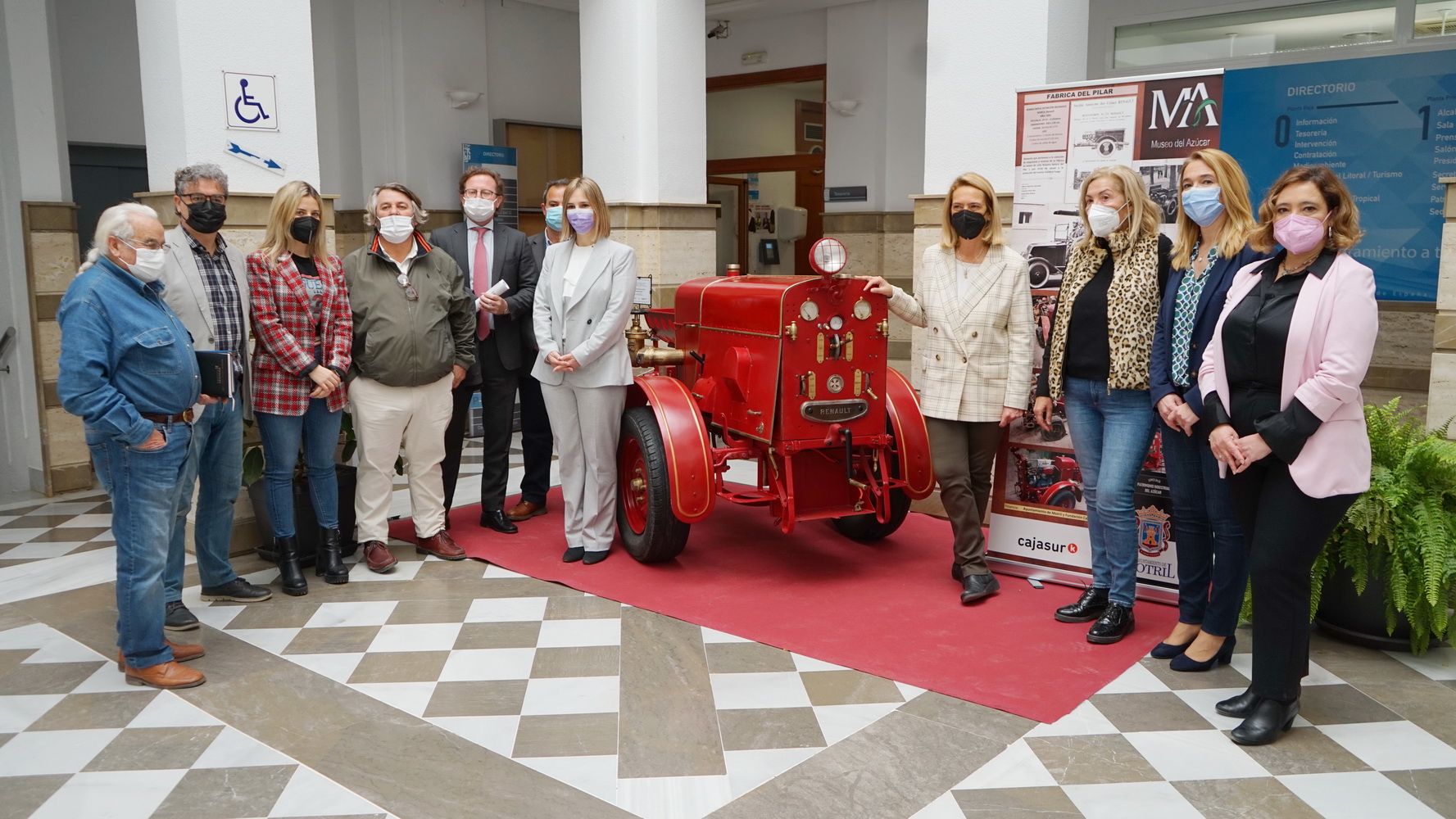 La motobomba de extincin de agua de la Fbrica del Pilar se expone en el Ayuntamiento tras su restauracin